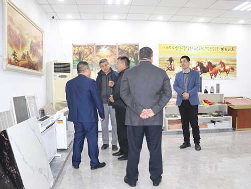 領導視察戈斯頓電采暖產(chǎn)品